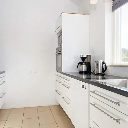 10 Person In Grenaa-by Traum *